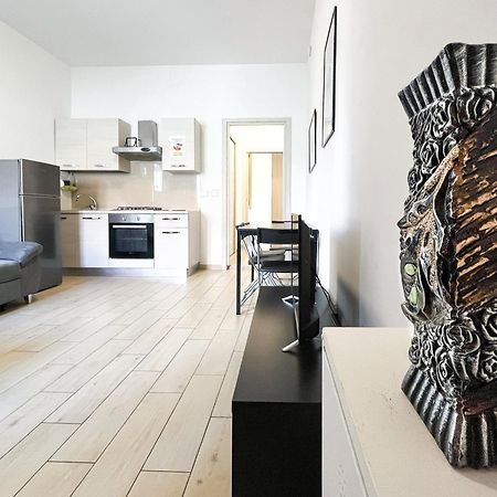 Along The Canal Smart Flat Naviglio - 4 People 코르시코 외부 사진